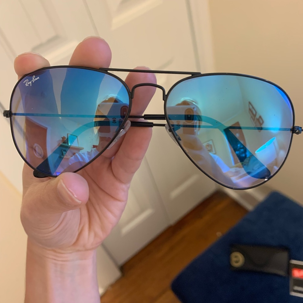 Great condition authentic aviator ray-bans
